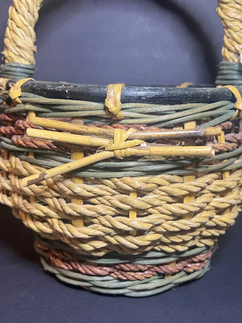 Rustic Farmhouse Style Multicolor Decorative Woven Wicker Basket w/ Handle 11.5